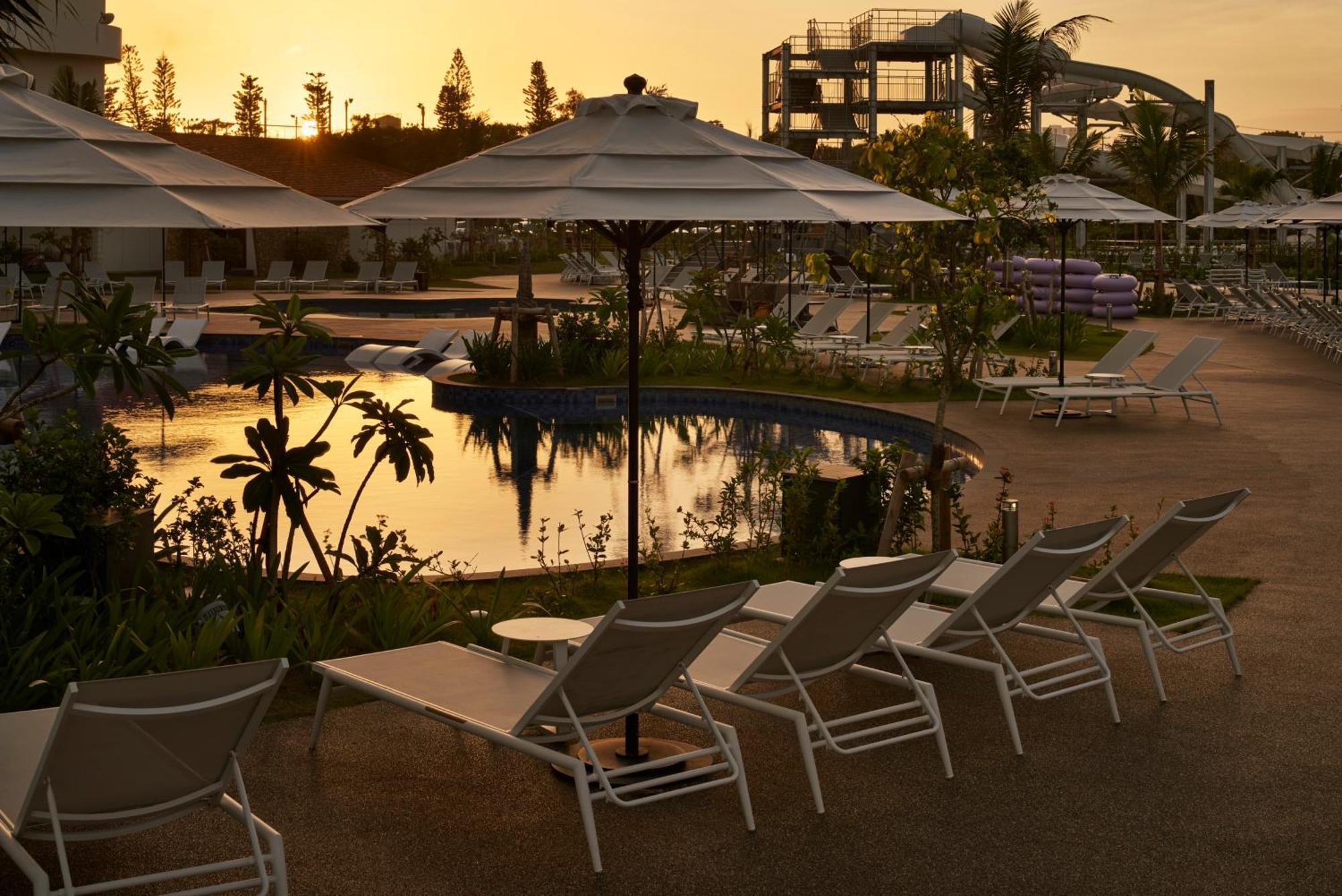 Grand Mercure Okinawa Cape Zanpa Resort Yomitan Bagian luar foto